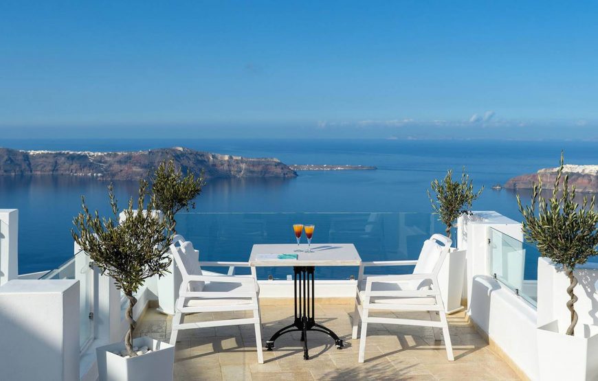 Above Blue Suites – Santorini